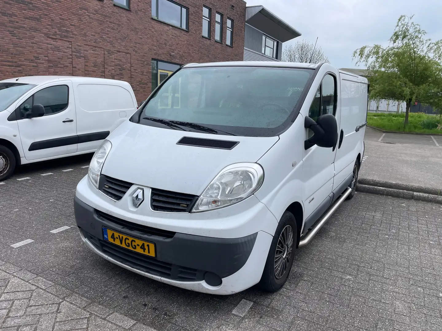 Renault Trafic Renault Trafic T29 2.5 DCI 84KW E4 L1h1 FAP 2010 Wit - 1
