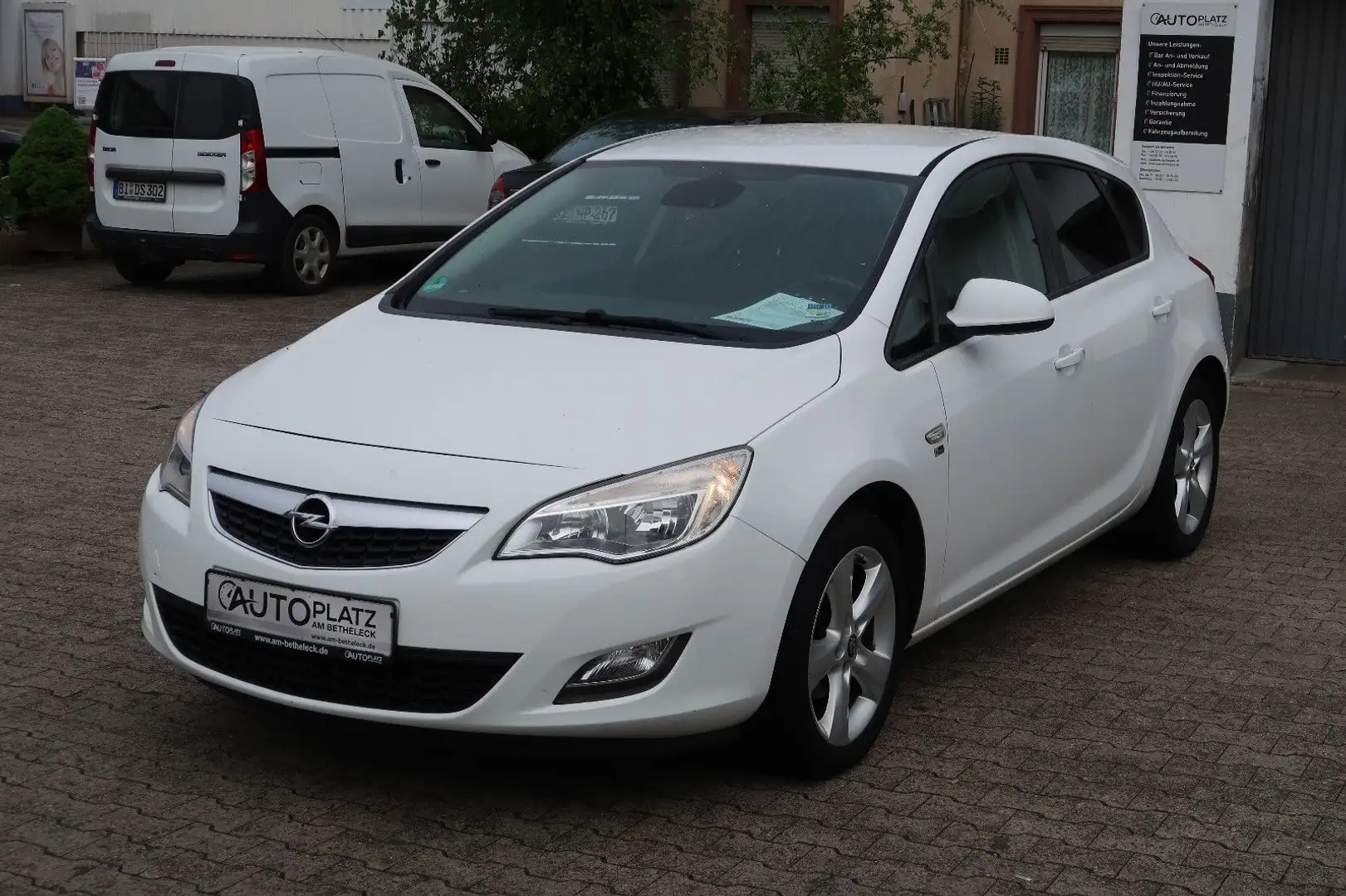 Opel Astra J 1.4 Lim. 150 Jahre Opel *KLIMA *TEMPOMAT Weiß - 2