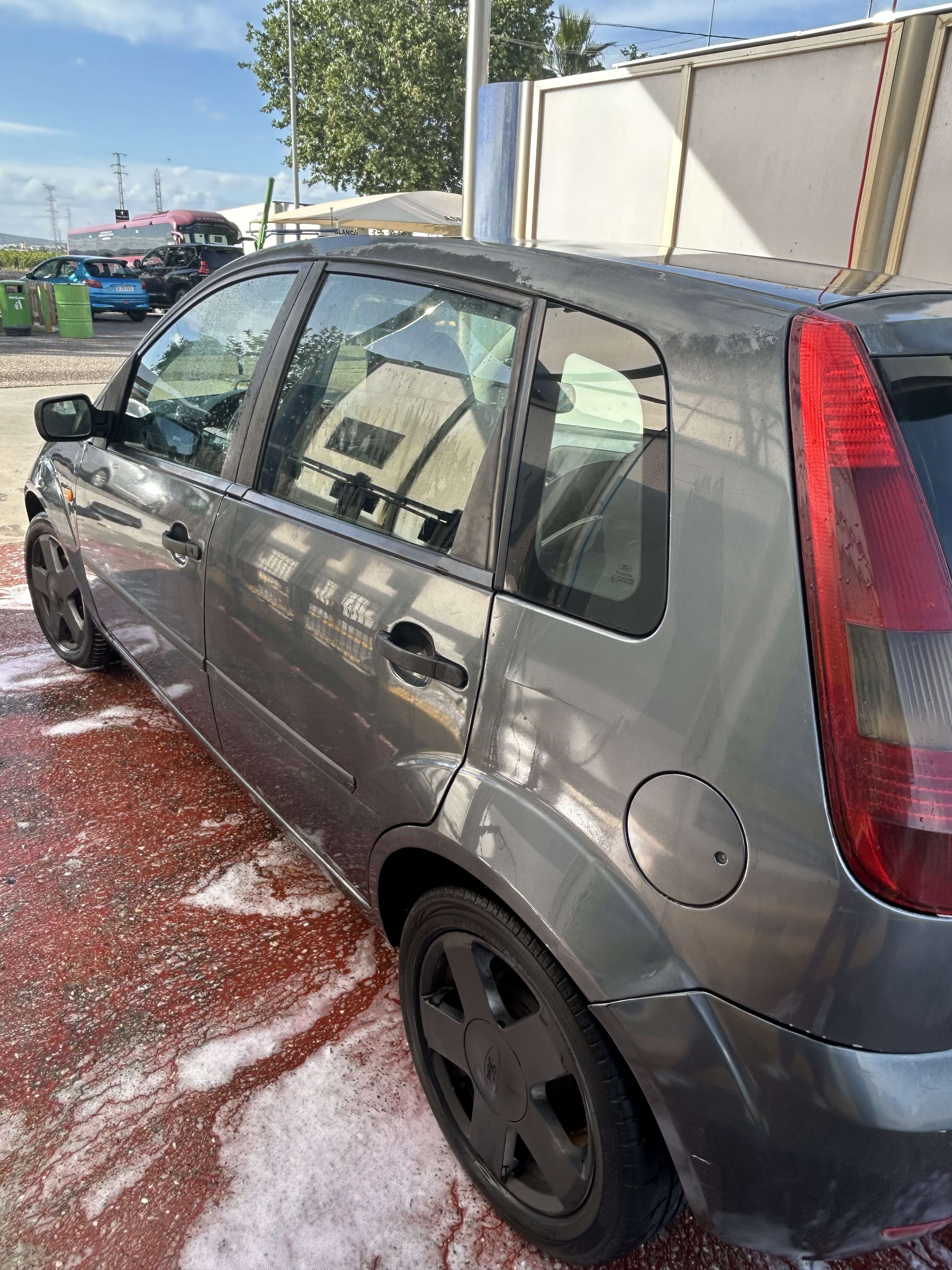 Ford Fiesta 1.6TDCI Trend - foto 1