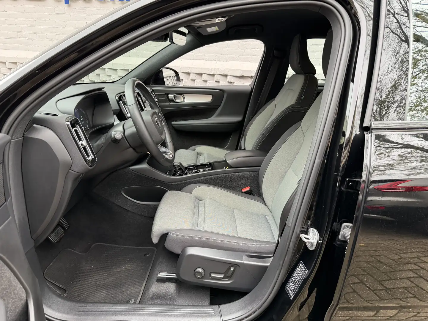 Volvo XC40 1.5 T5 Recharge Plus Dark BLIS Harman/Kardon Navig Schwarz - 2