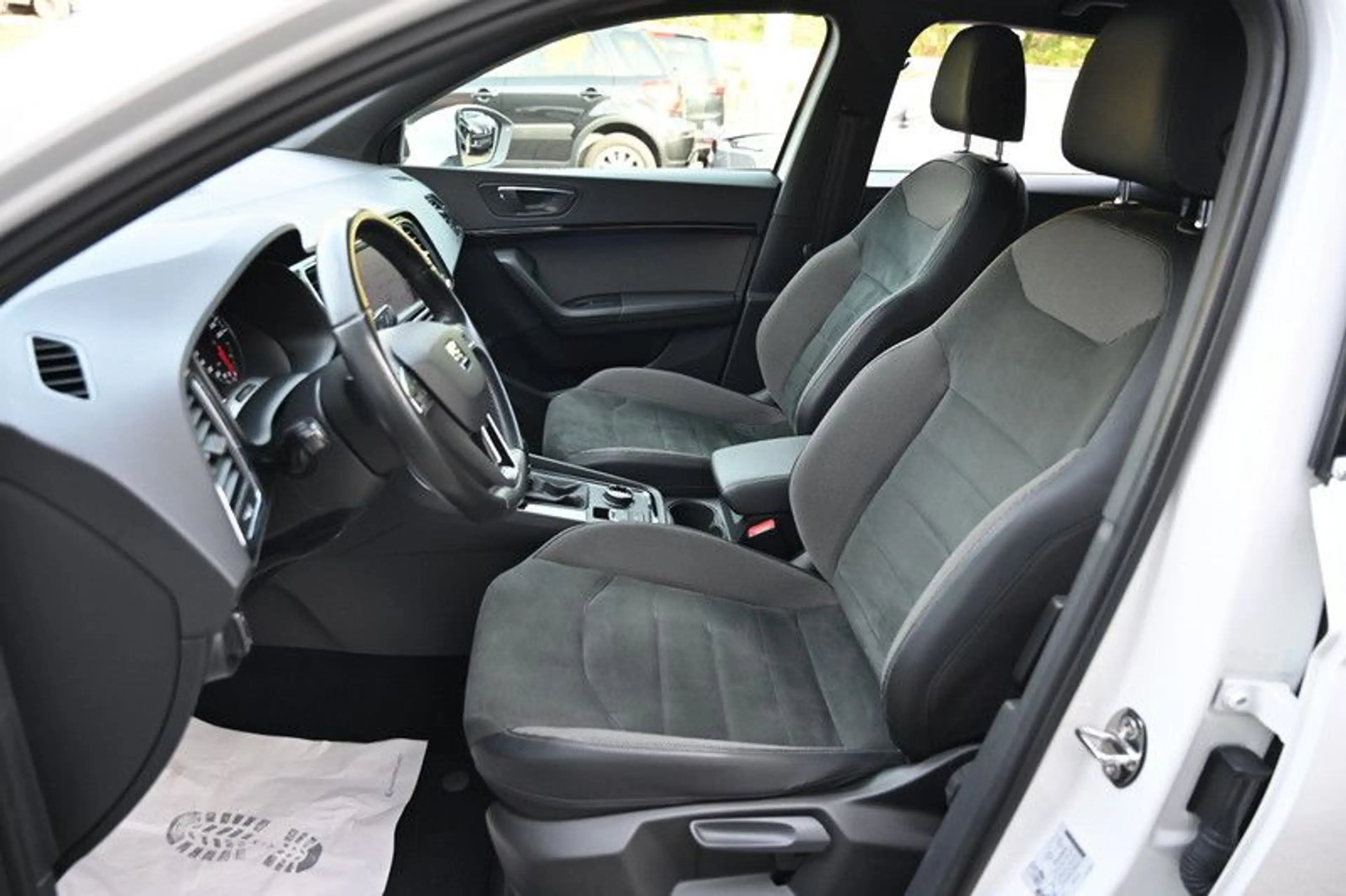 SEAT Ateca 2.0 TSI Xcellence 4Drive Navi Standh Pano — photo 12