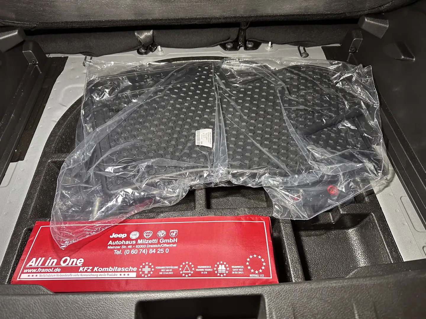 Jeep Renegade 1.0 T-GDI Limited Schwarz - 2