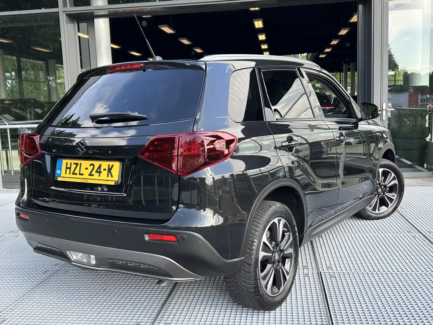 Suzuki Vitara 1.5 Hybrid Style Allgrip Automaat | Panoramadak | Zwart - 2