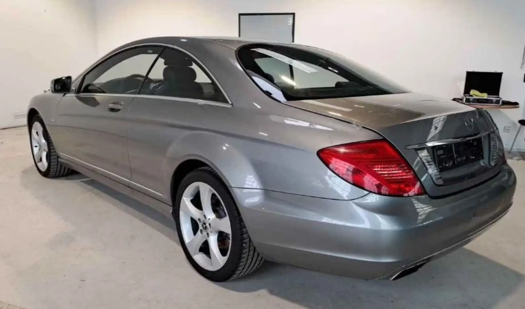 Mercedes-Benz CL 500 4MATIC BlueEFFICIENCY Distronic H&K Alarm Plateado - 1