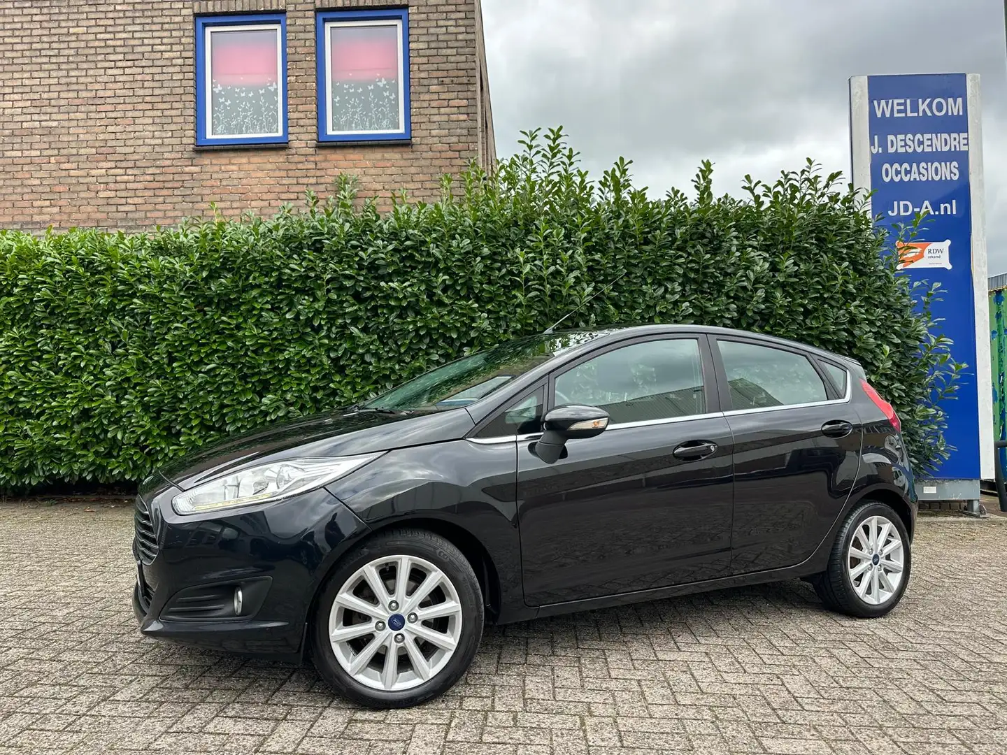 Ford Fiesta 1.0 EcoBoost Titanium Airco, Navigatie, Stoelverw, Zwart - 1