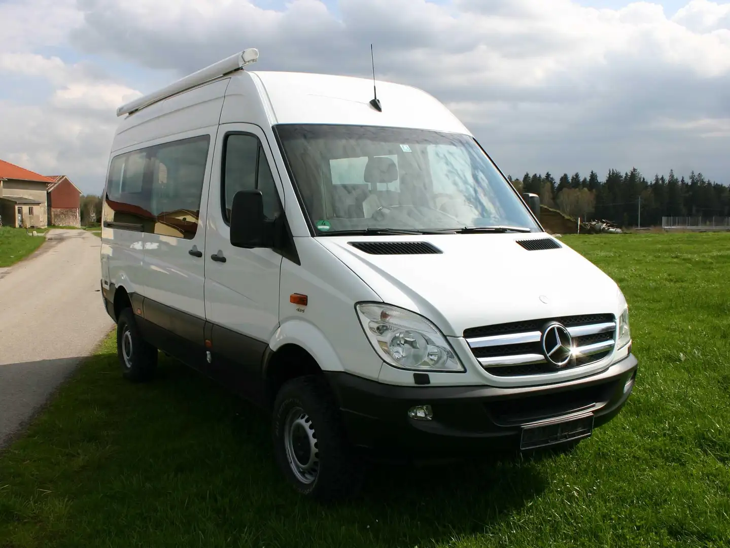 Caravans-Wohnm Mercedes-Benz 315 CDI Sprinter 4x4 Wohnmobil als PKW-Zulassung, mit L2H2, ZG4 MS-Sperre, AHK, Geländefahrzeug mit 4 Schlafplätzen Weiß - 2