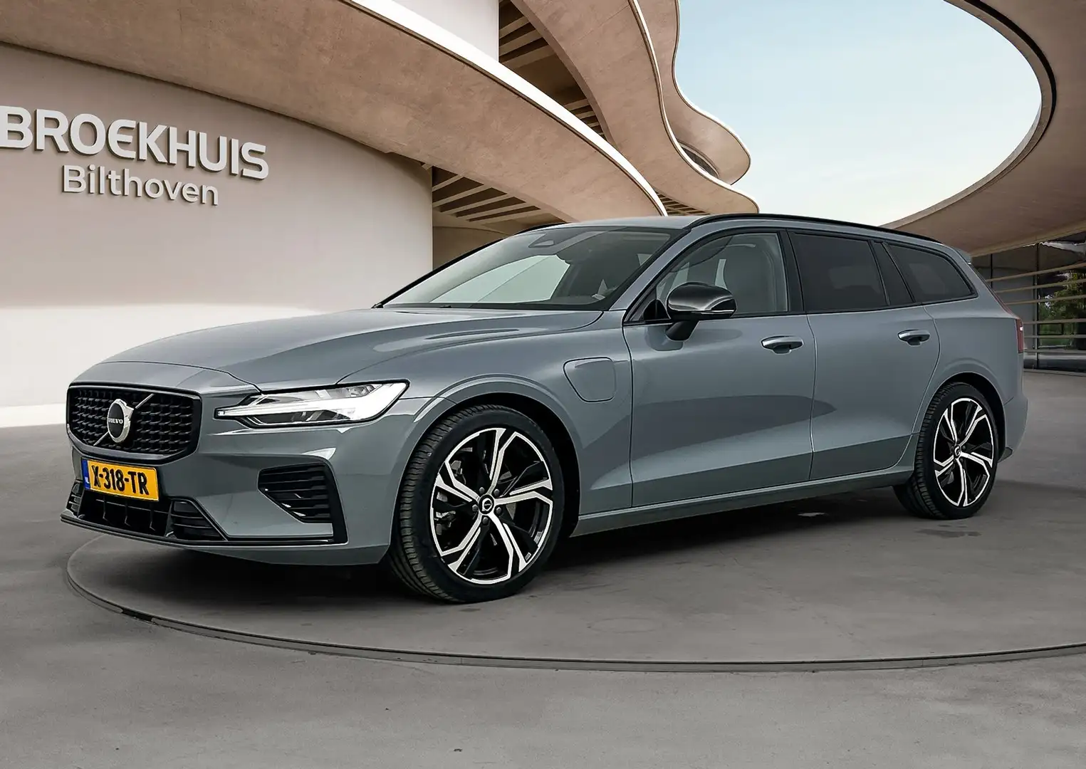 Volvo V60 2.0 T6 Plug-in hybrid AWD Plus Dark | Blis | Leder Grijs - 2