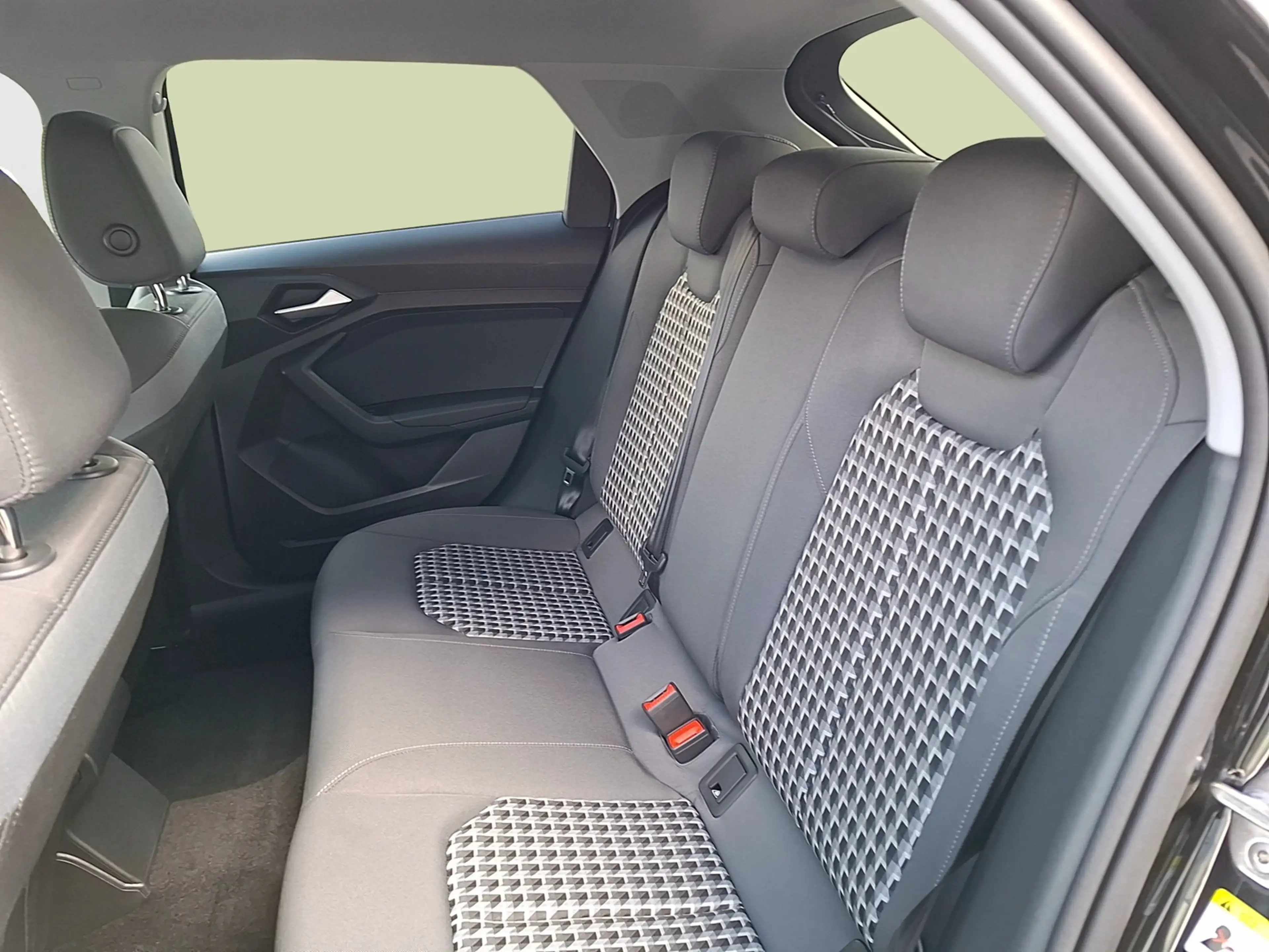 Audi A1 Sportback 30 TFSI advanced S-tronic LED APP AVC... — photo 12
