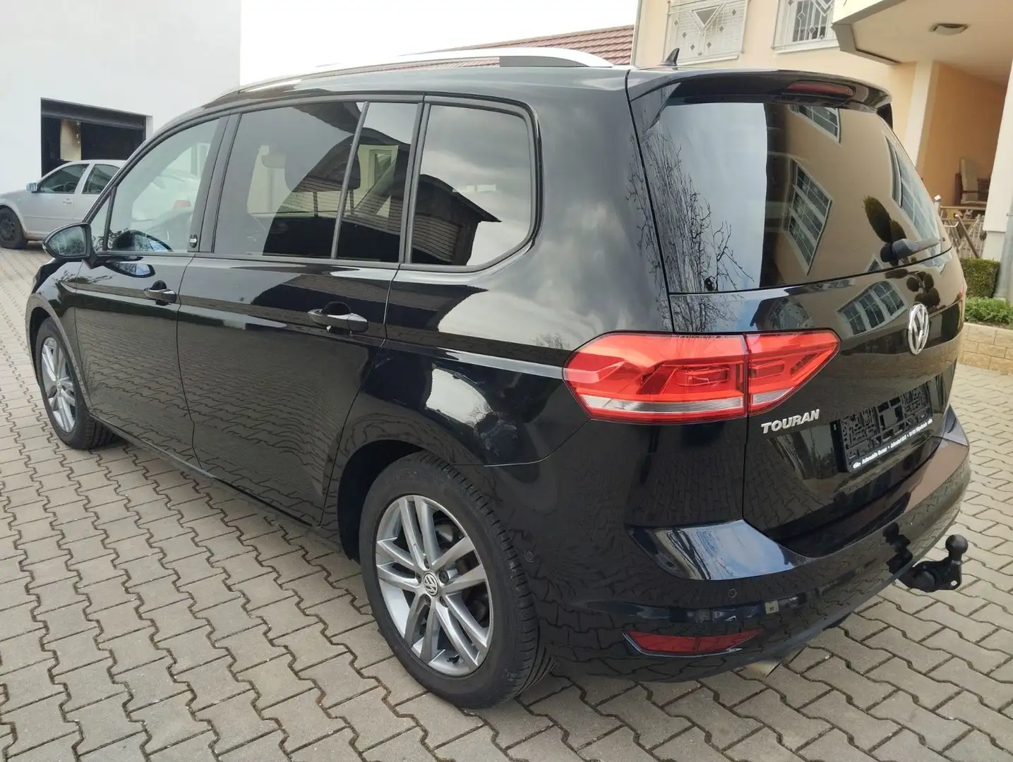 Volkswagen Touran Sound 1.4 TSI, 7 Sitze, Navi, AHK, Standh Schwarz - 2