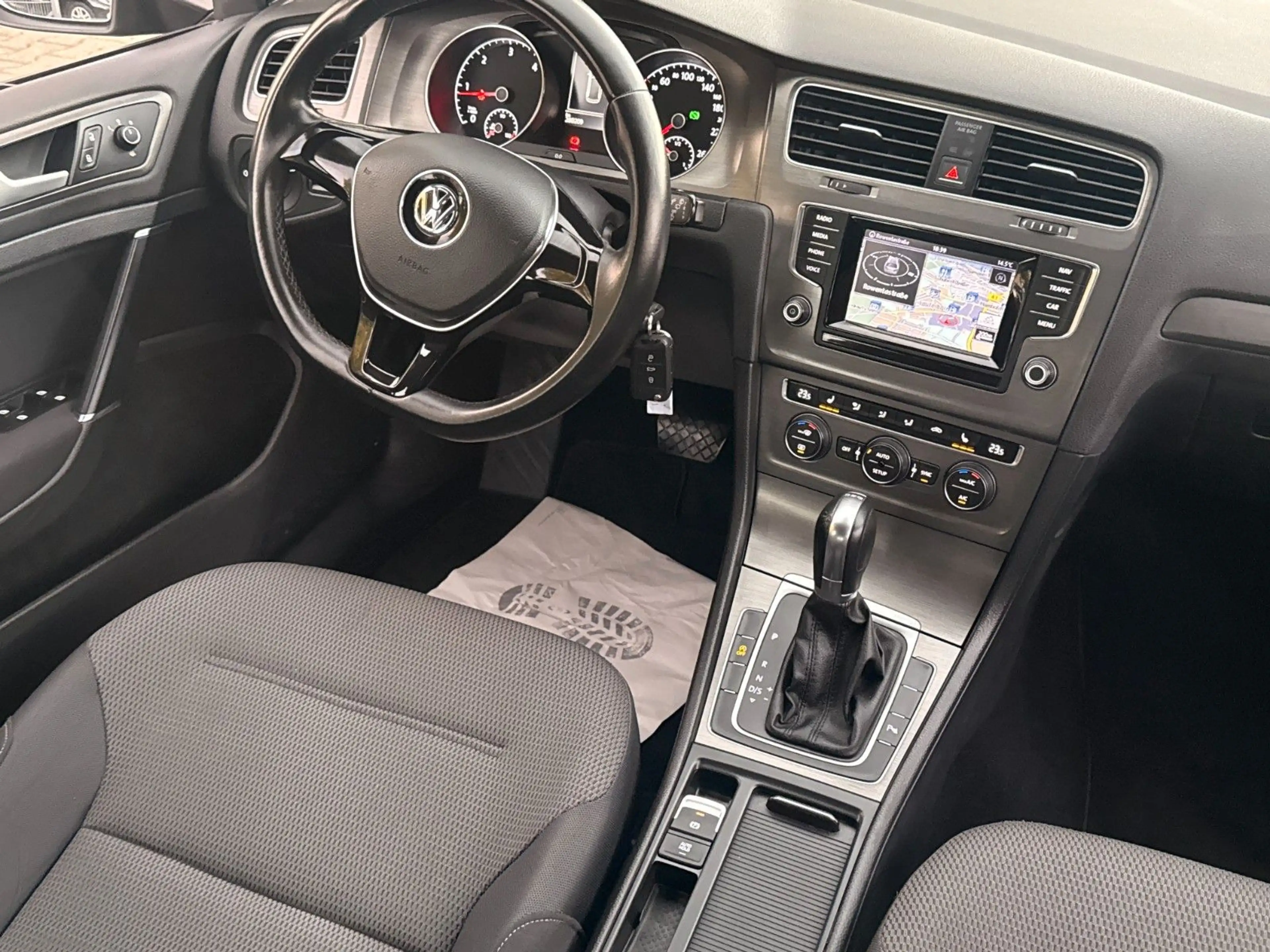 Volkswagen Golf VII 1.6 TDI DPF Variant Comfortline BMT.NAV — photo 11