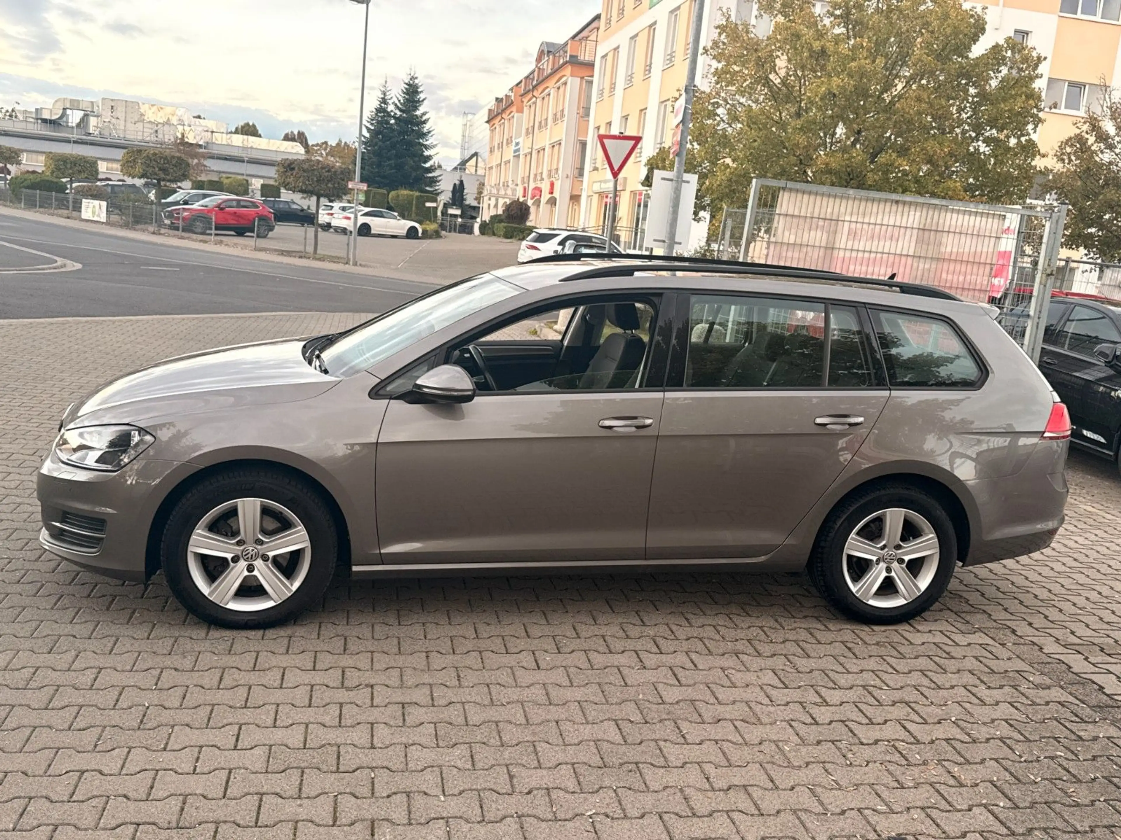 Volkswagen Golf VII 1.6 TDI DPF Variant Comfortline BMT.NAV — photo 4