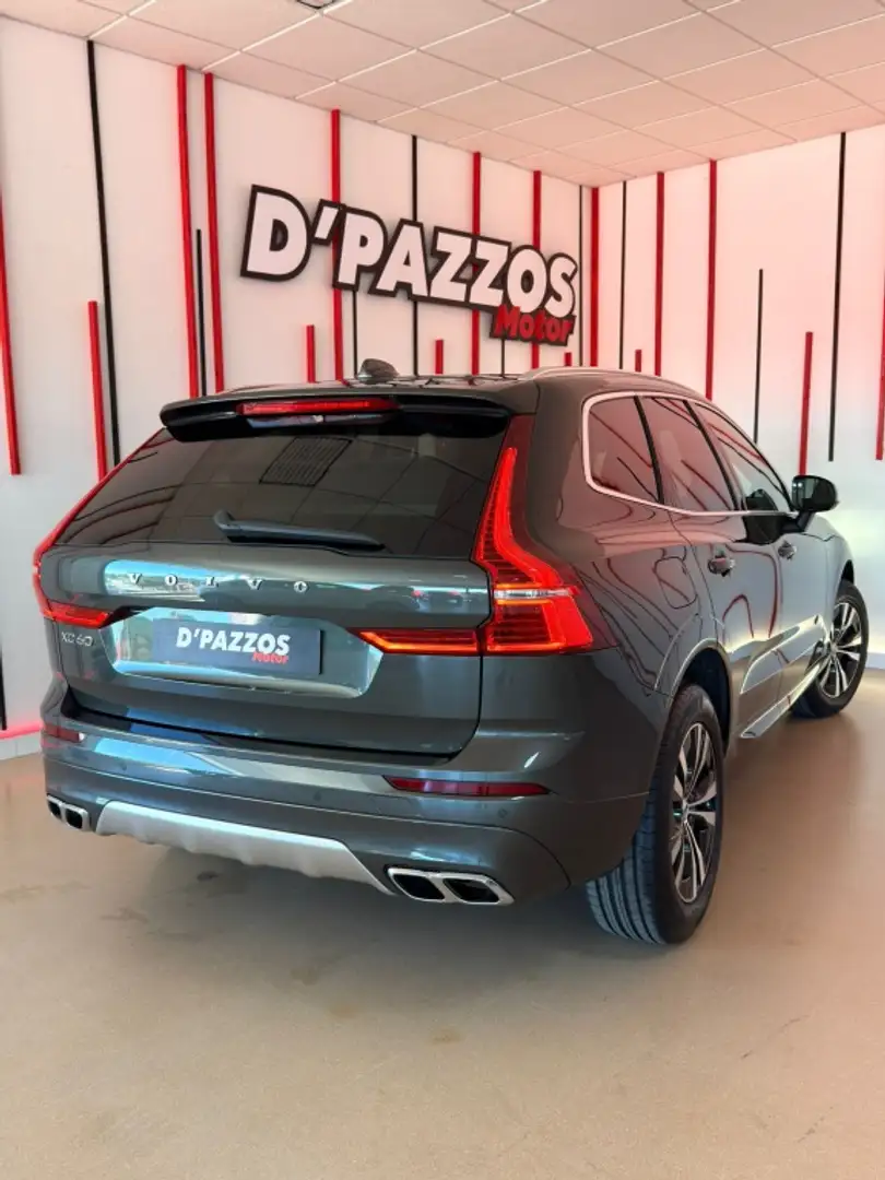 Volvo XC60 D4 Momentum Premium Edition Aut. Verde - 2