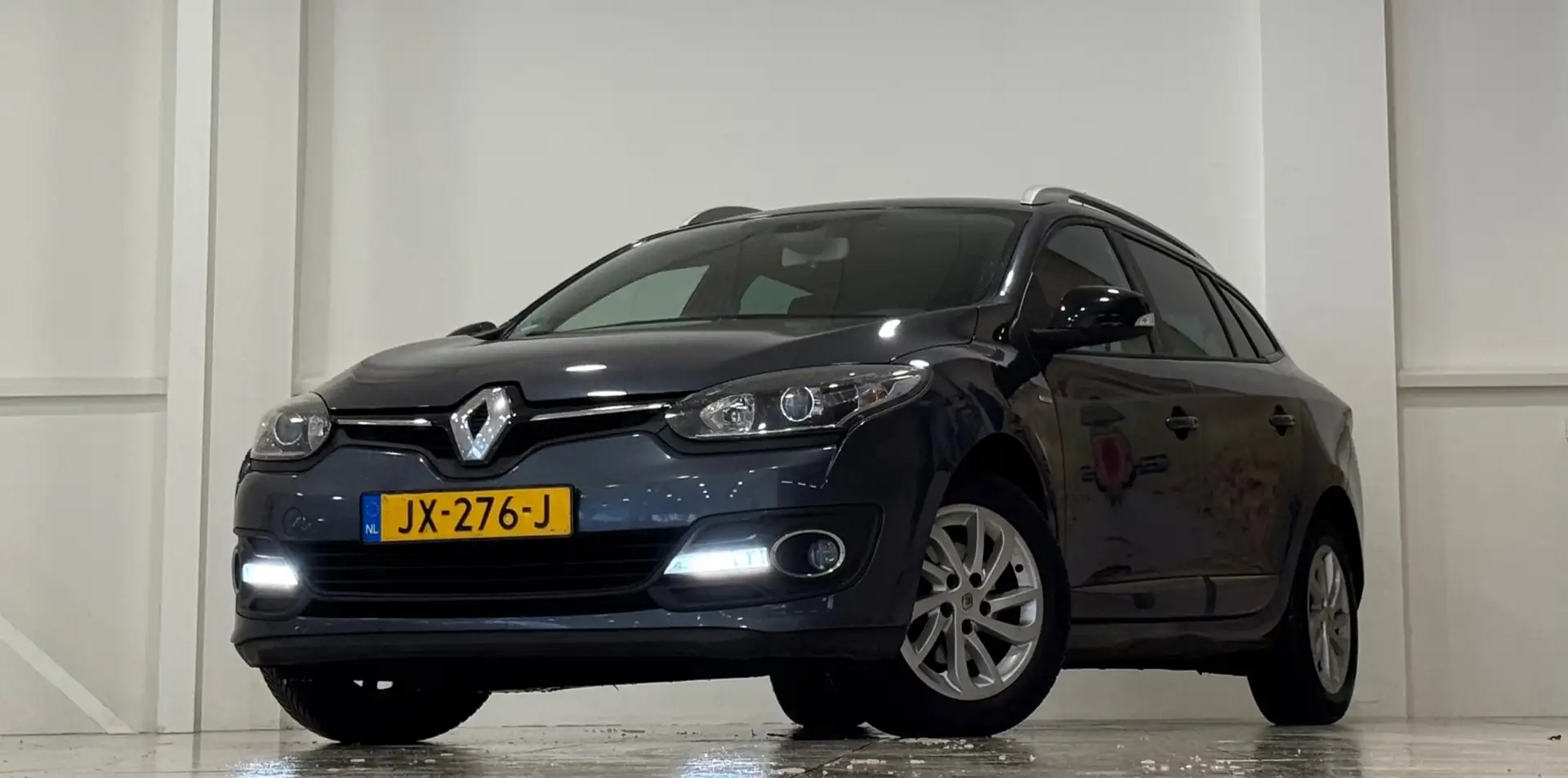 Renault Megane Estate 1.5 dCi Limited Trekhaak Allseason banden N Grau - 1