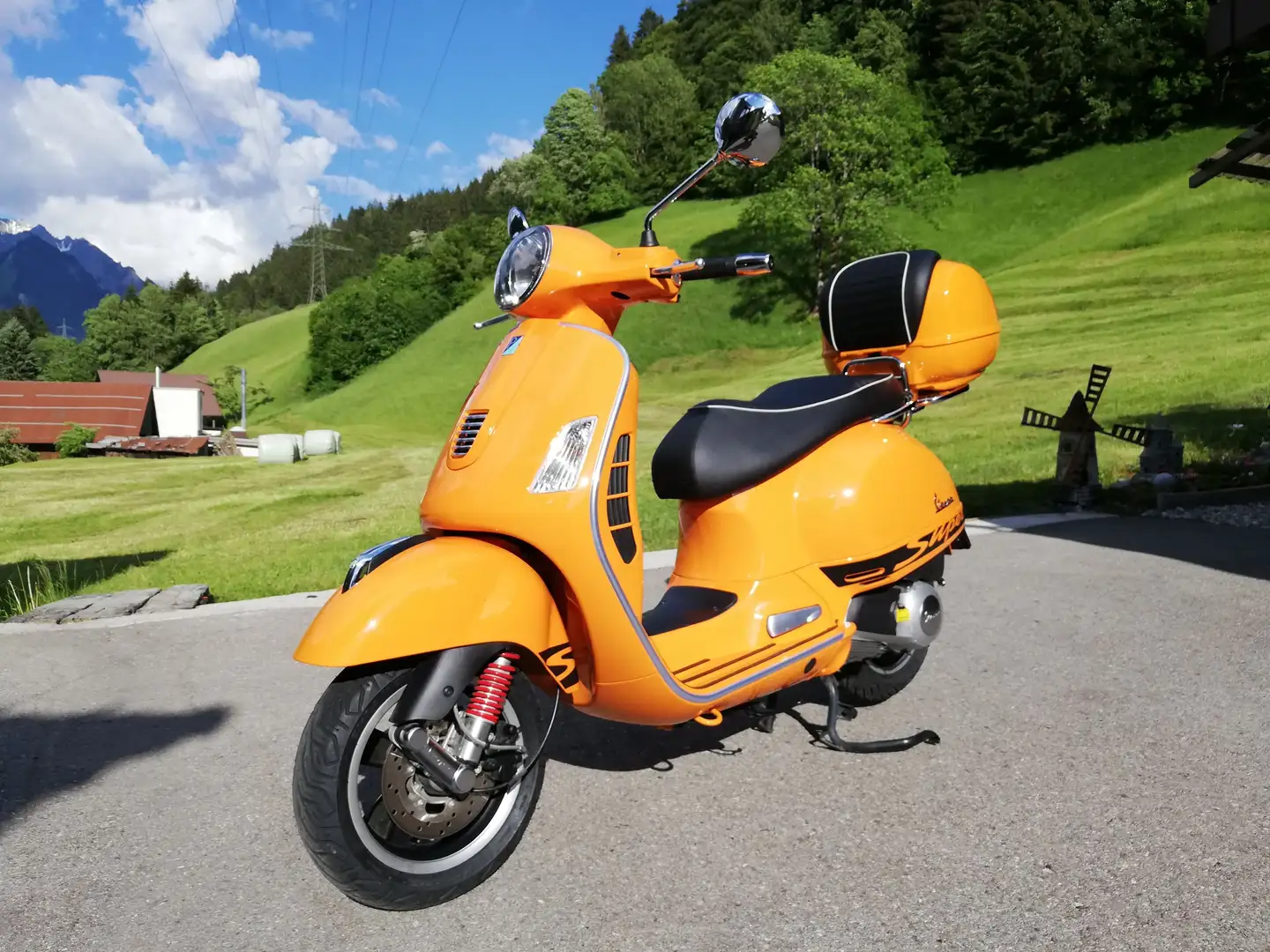 Vespa GTS 125 Orange - 2