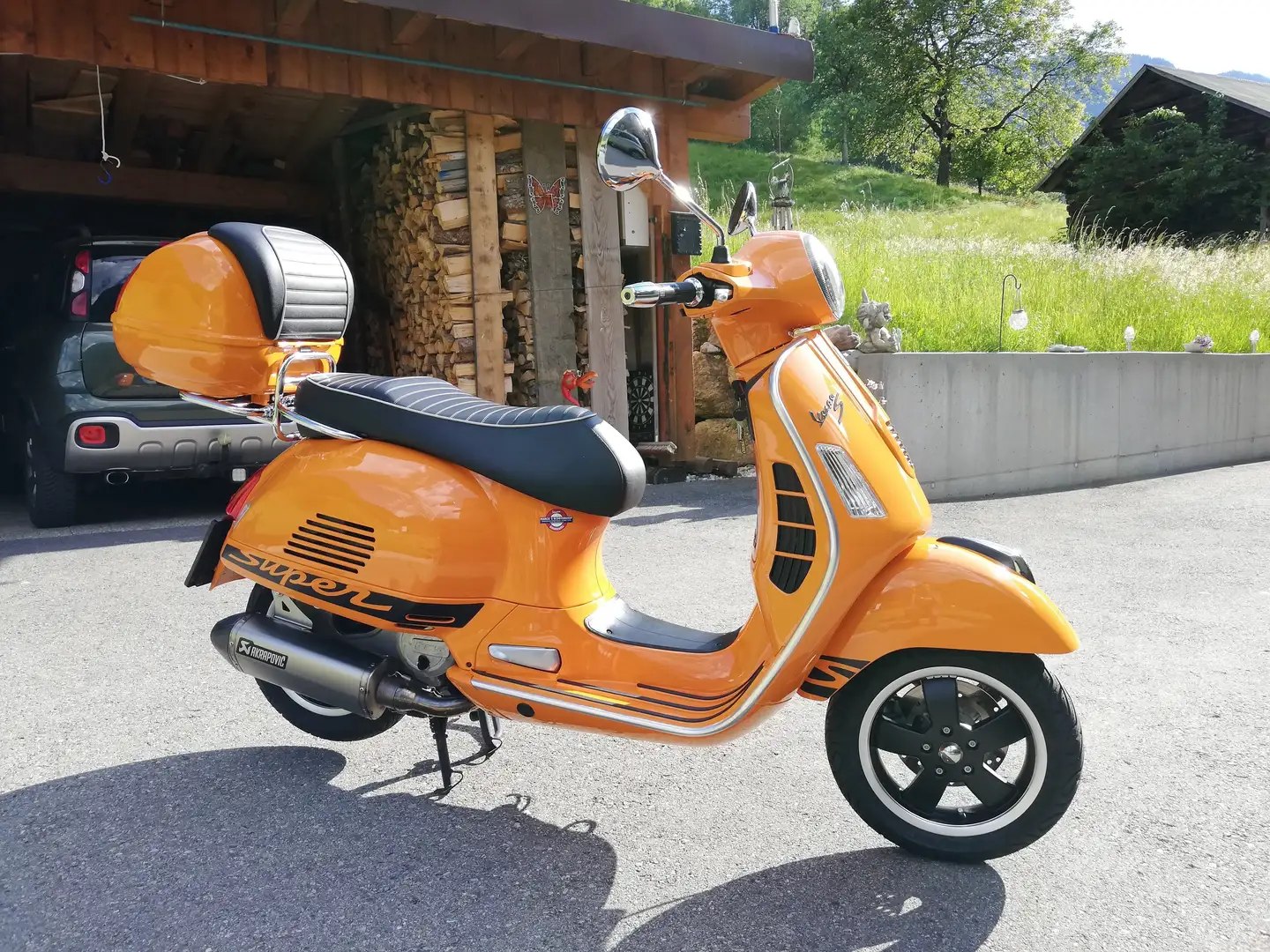 Vespa GTS 125 Orange - 1