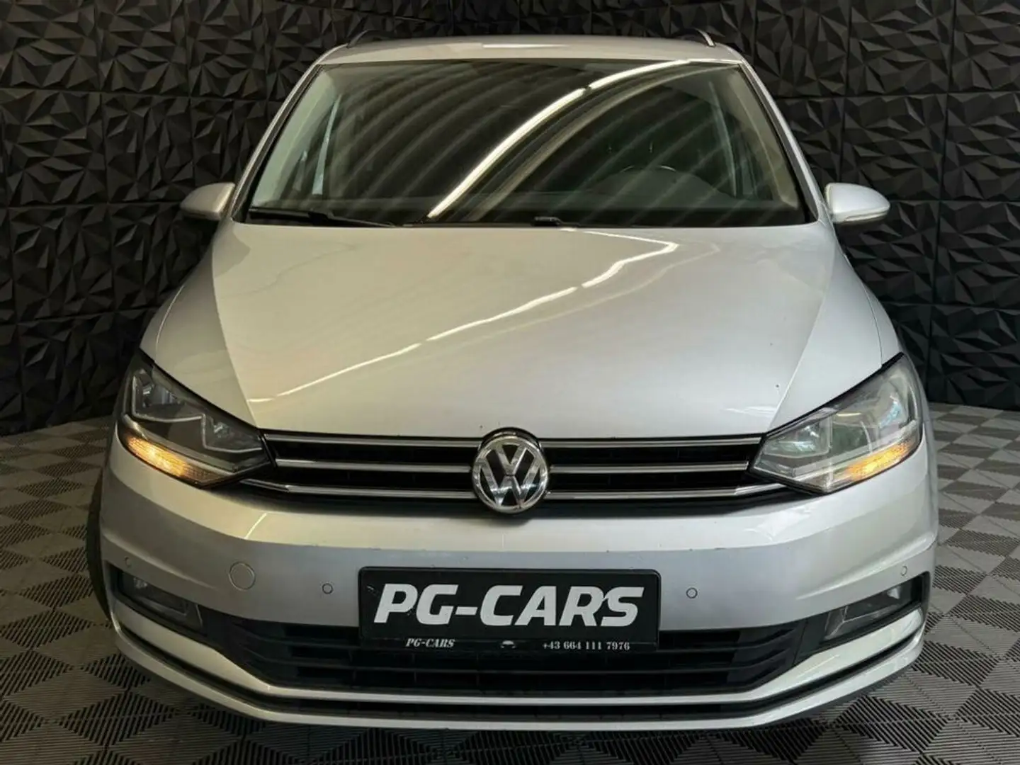 Volkswagen Touran 1.6 TDI Comfortline BlueMotion Tech DSG Silber - 1