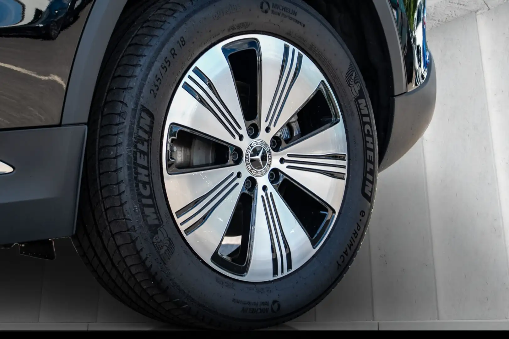 Mercedes-Benz EQA 300 EQA 300 4MATIC Progressive Schwarz - 2
