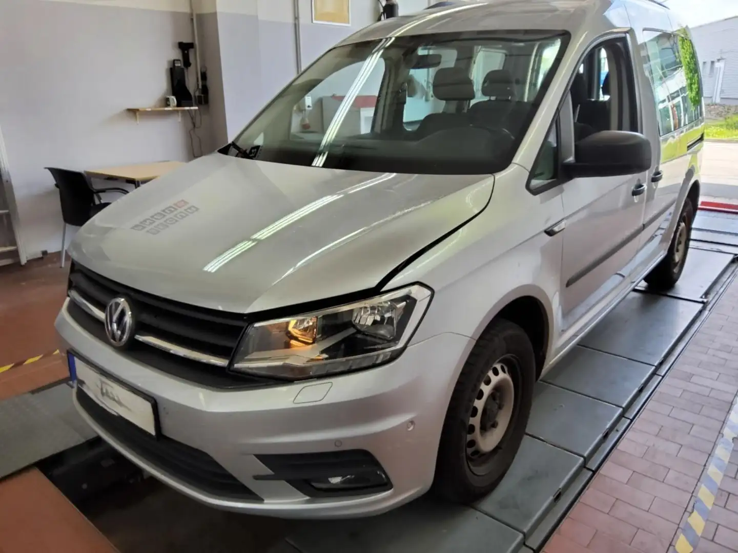 Volkswagen Caddy 2.0 TDI Kombi ParkPilot LED Navi Bluetooth Silber - 2