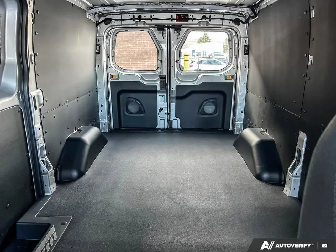 Ford Transit Cargo Van снимка Ford Transit Cargo Van