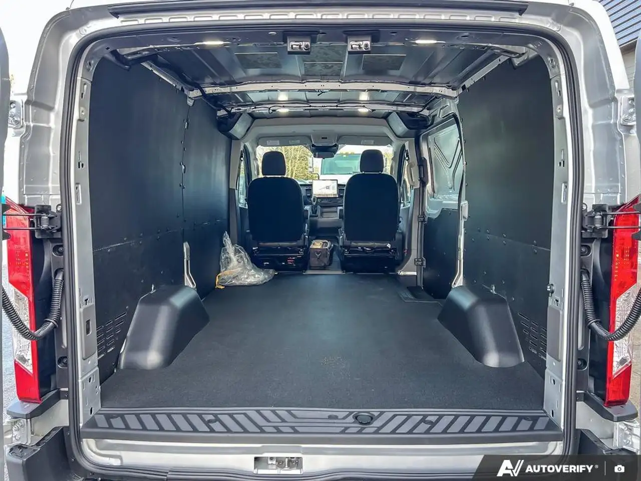 Ford Transit Cargo Van снимка Ford Transit Cargo Van