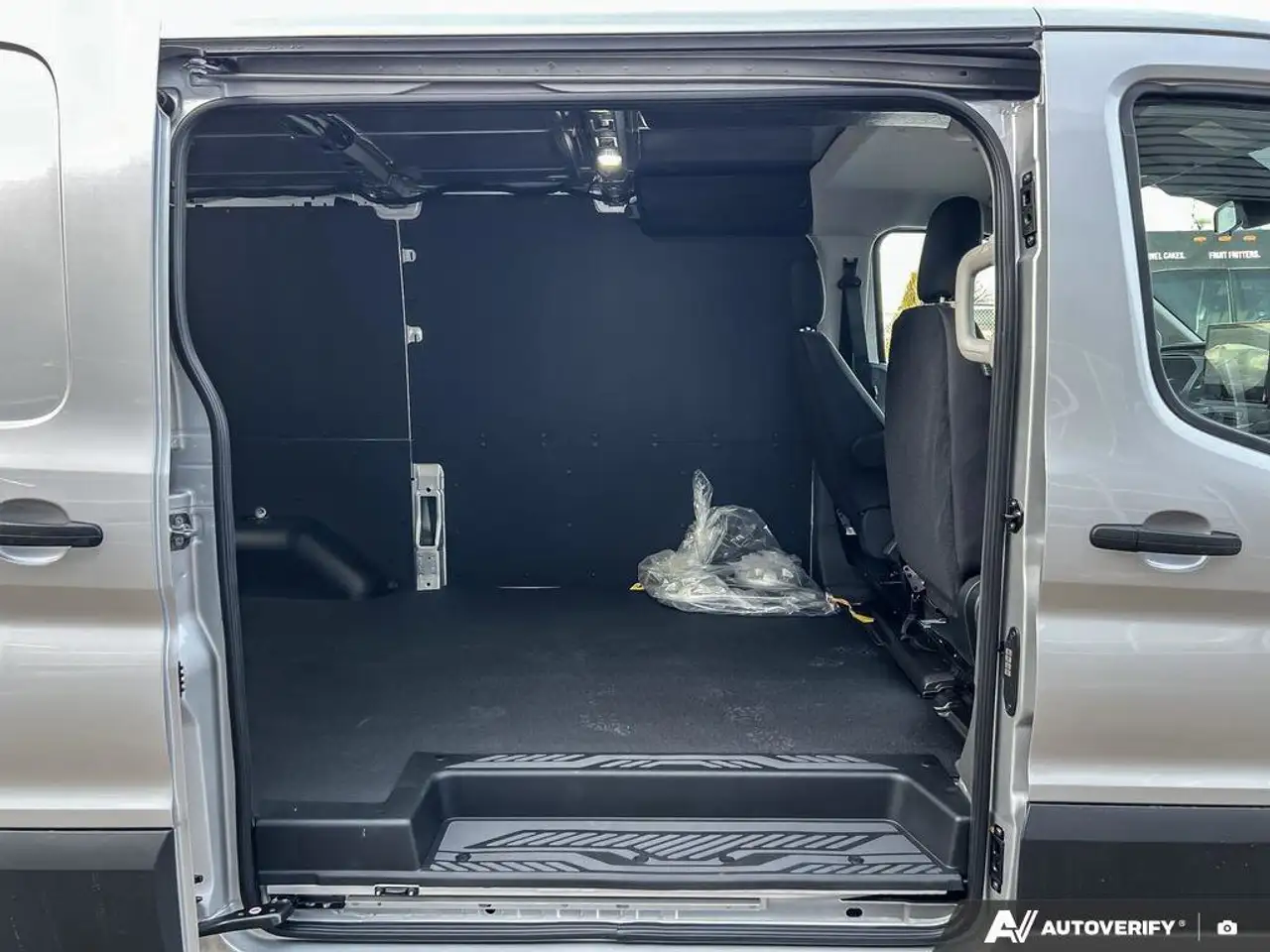 Ford Transit Cargo Van снимка Ford Transit Cargo Van