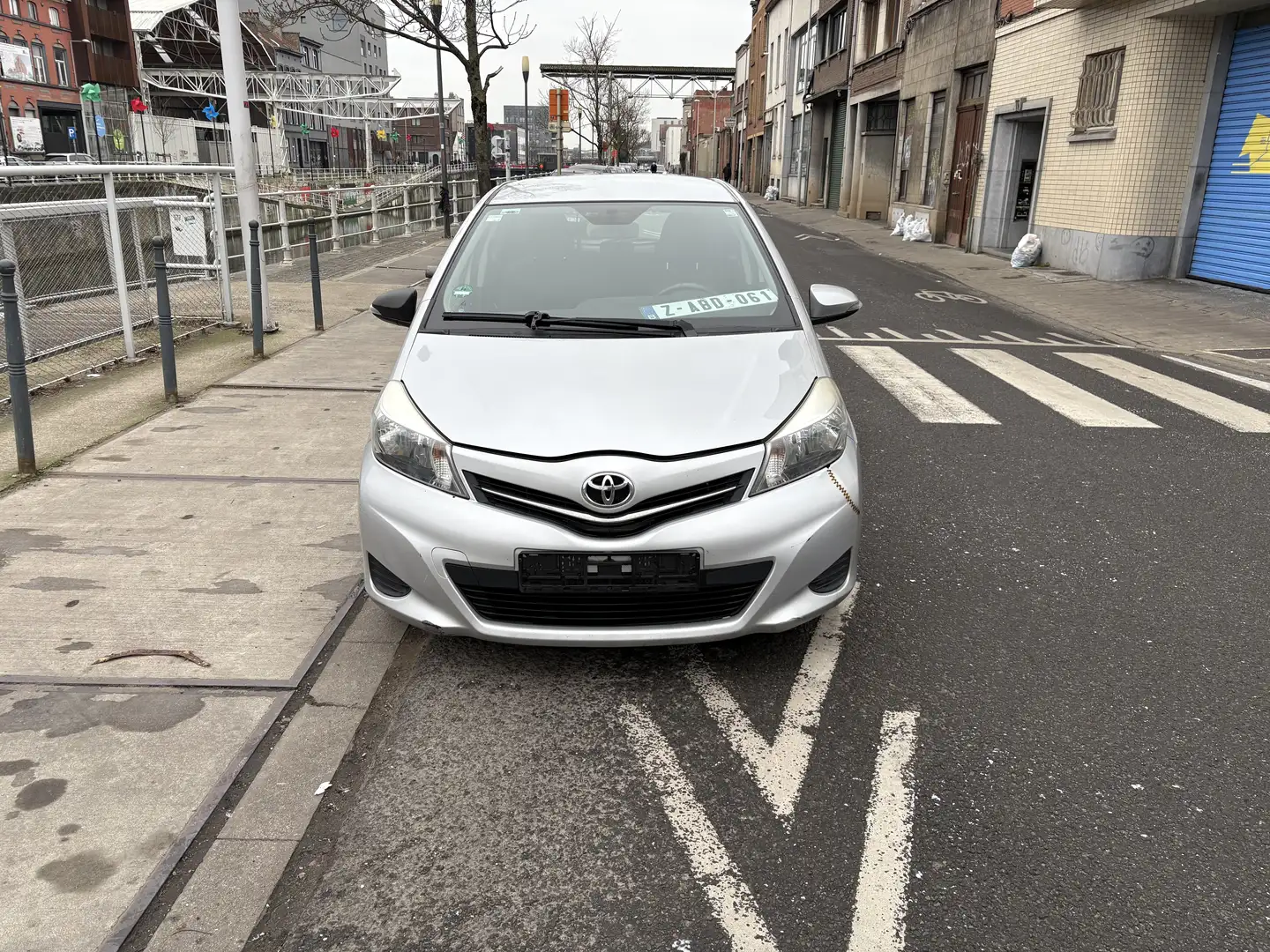 Toyota Yaris 1.0. Sol - 1