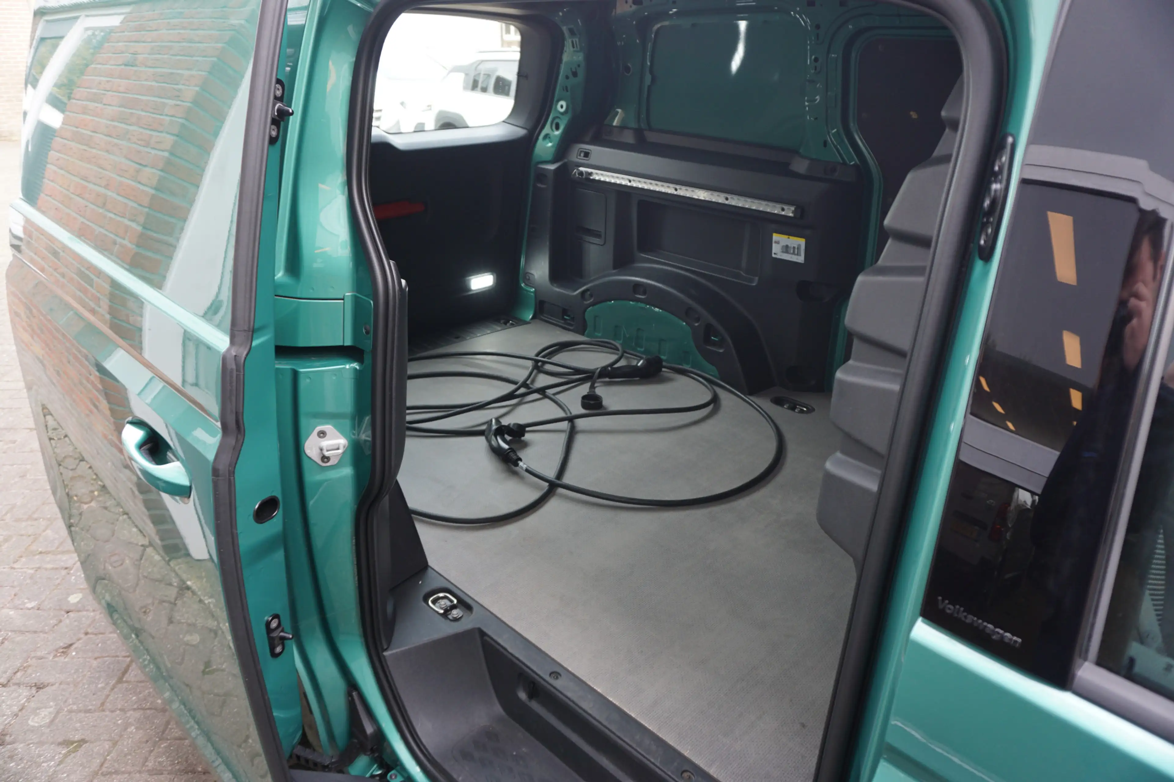 Volkswagen ID. Buzz Cargo 77 kWh Trekhaak | Camera | IQ Light — photo 6