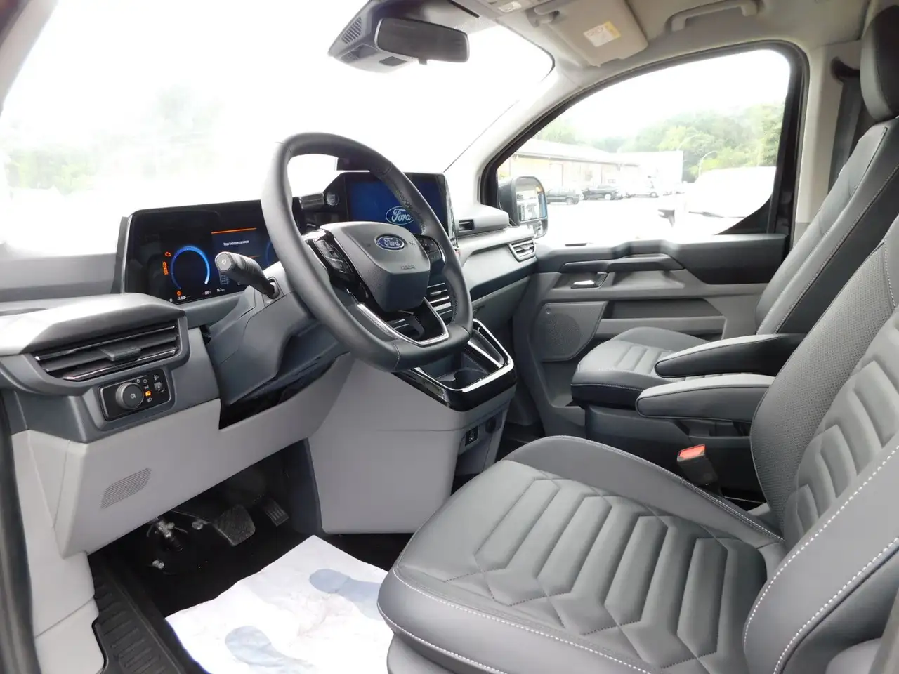 Ford Tourneo Custom 2026 — фото 11