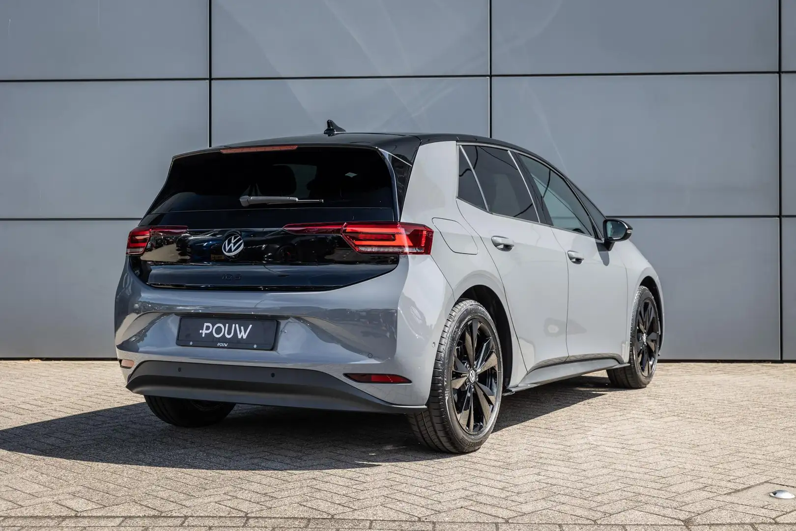 Volkswagen ID.3 170pk Black Edition 52 kWh | Assistentie Pakket | Grijs - 2