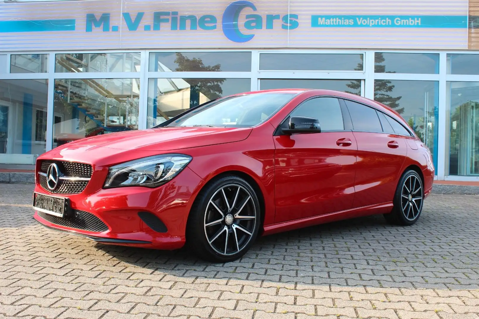 Mercedes-Benz CLA 180 Rot - 1