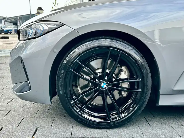 BMW 3 Series view 9