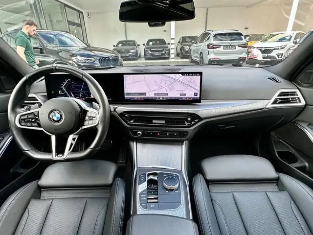BMW 3 Series view 14