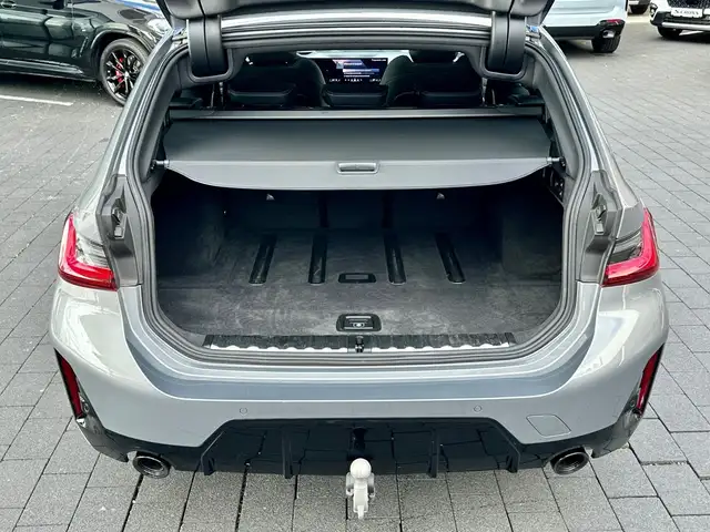 BMW 3 Series view 8