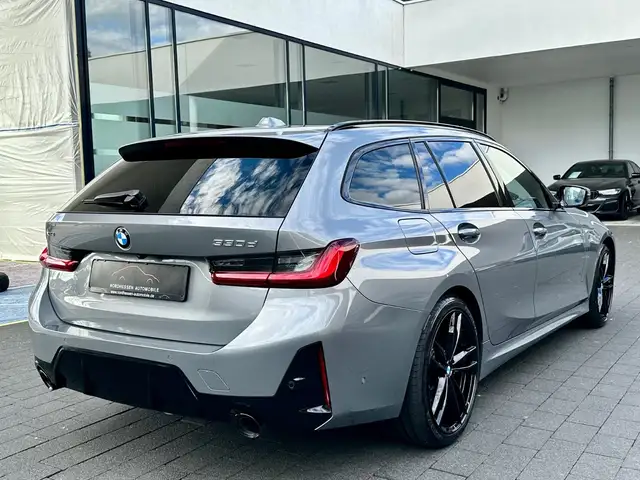 BMW 3 Series view 4