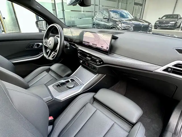 BMW 3 Series view 15