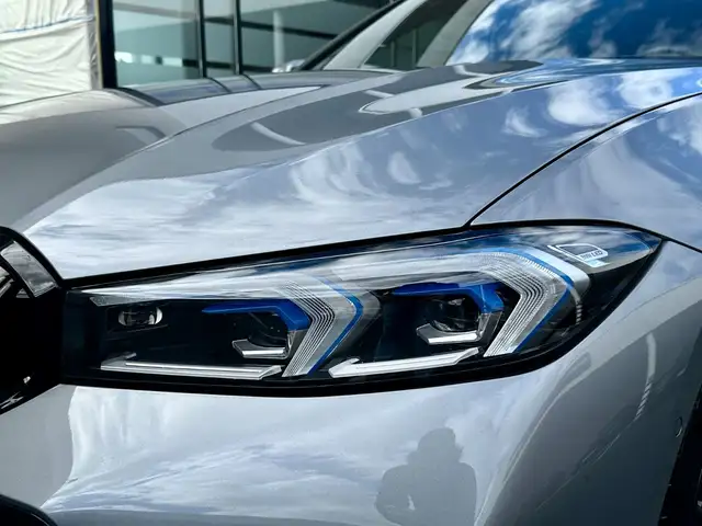 BMW 3 Series view 10