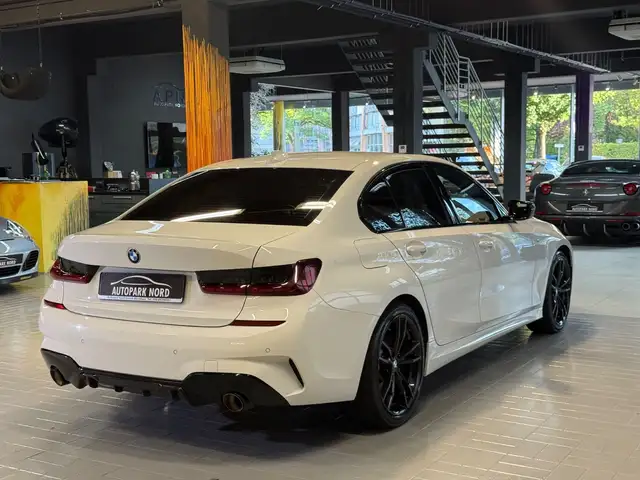 BMW 3 Series view 6