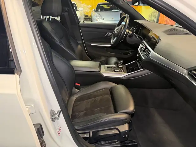 BMW 3 Series view 14