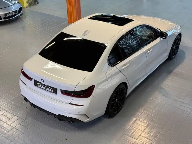 BMW 3 Series view 9
