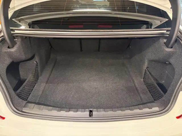 BMW 3 Series view 21