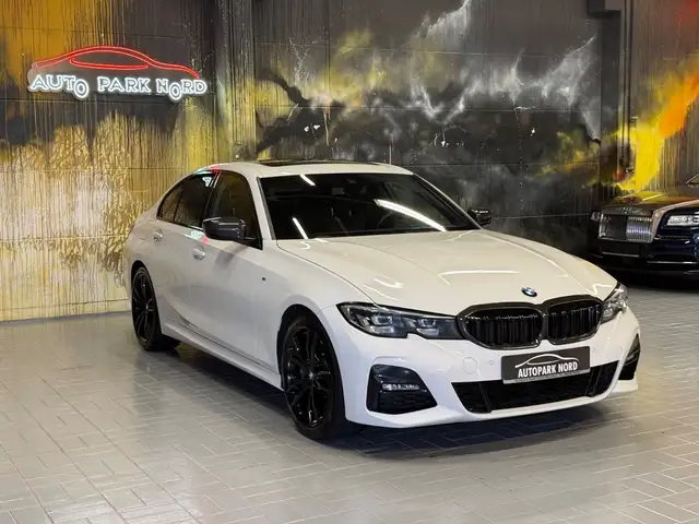 BMW 3 Series view 8