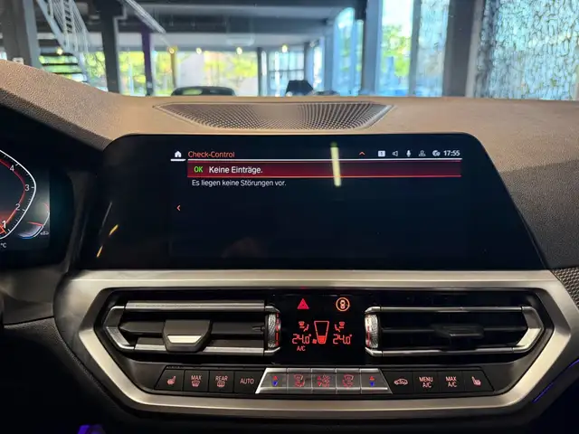 BMW 3 Series view 18