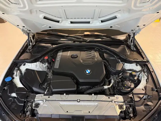 BMW 3 Series view 22