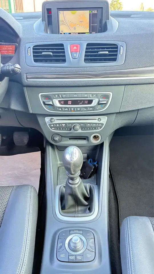 Renault Megane Grandtour — photo 16