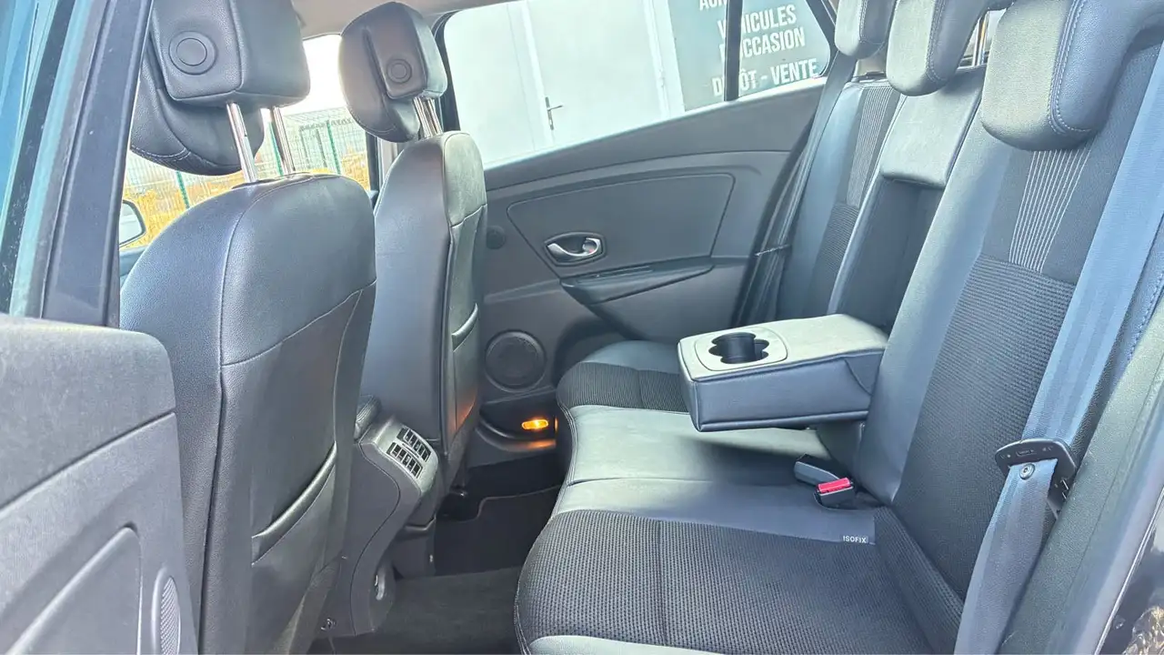 Renault Megane Grandtour — photo 15