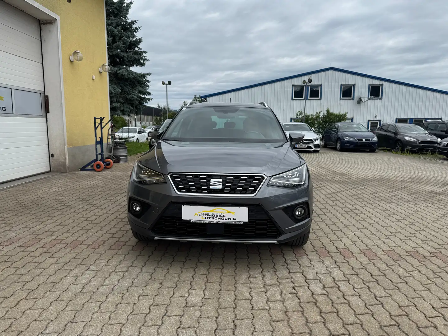 SEAT Arona X Cellence 1.6 TDI 70 KW Grau - 1