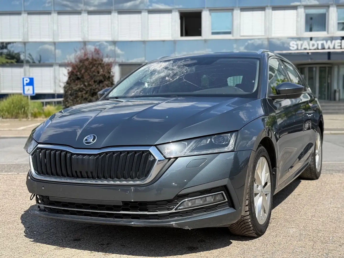 Skoda Octavia 2.0 TDI DSG STYLE:Leder,AHK, 11,-Netto Grau - 1