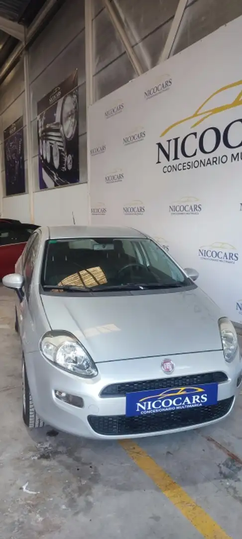 Fiat Punto 1.4 S&S Lounge Gris - 2