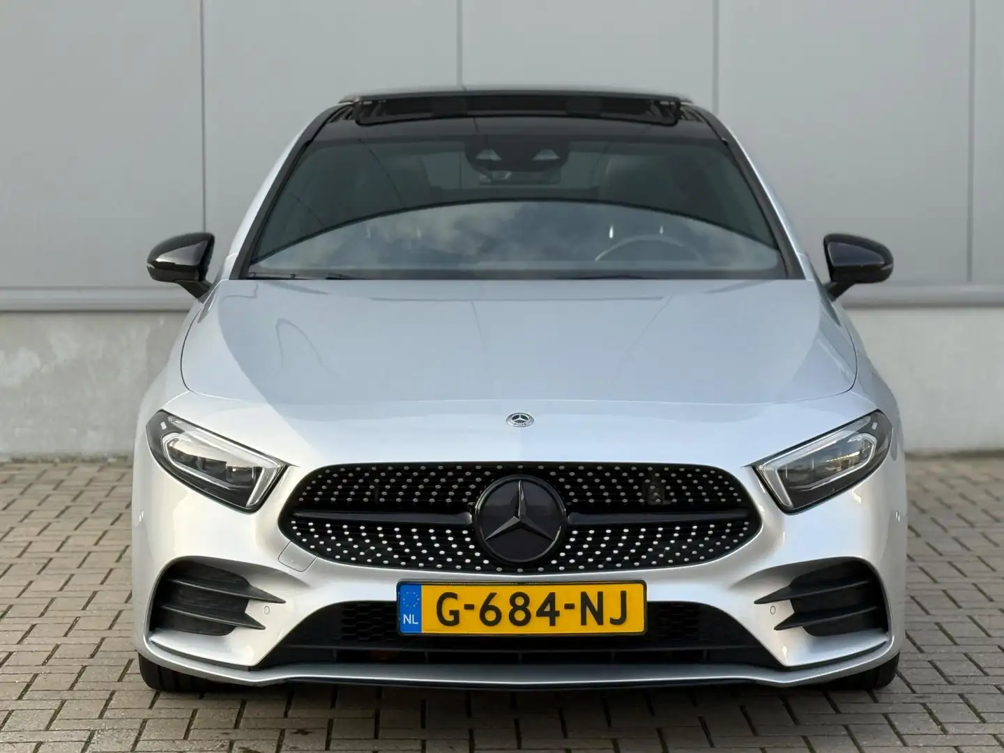 Mercedes-Benz A 200 A200 AMG NAP PANO BTW VOL OPTIES Grijs - 2