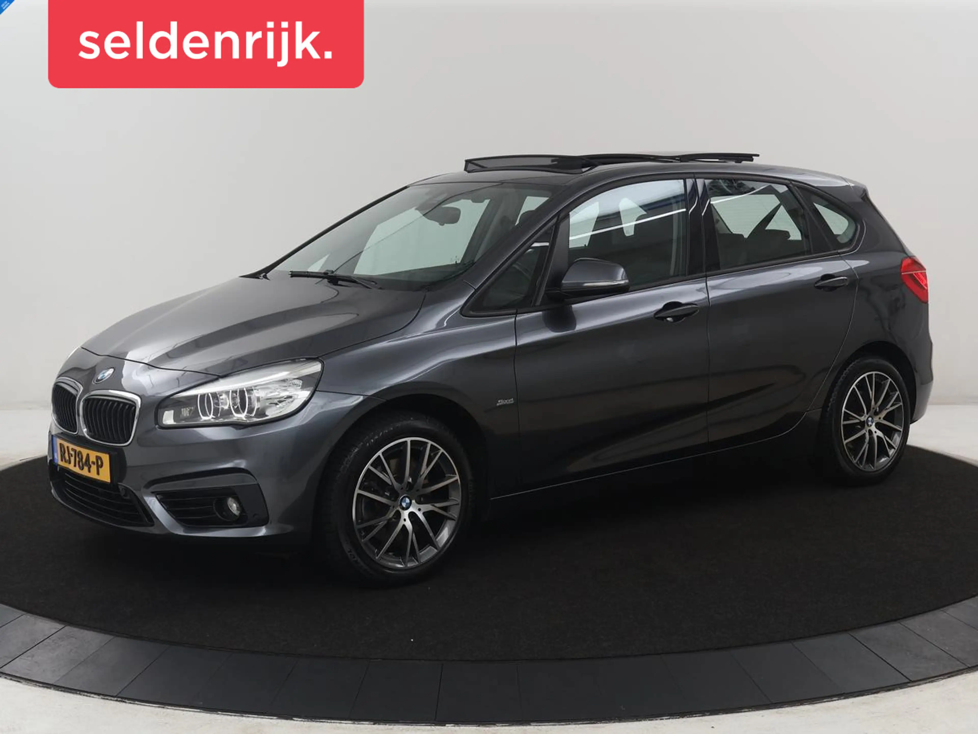 BMW 220 2-serie Active Tourer 220i High Executive | Panora